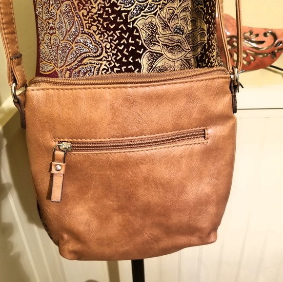 Bueno med-size crossbody - Picture 2 of 4